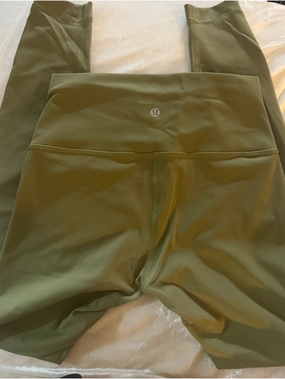 lululemon athletica women’s Pants never worn